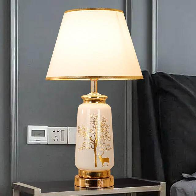 Table Lamp Bedroom Bedside Lamp European Style Light Luxury High-End Simple Modern Romantic Master Bedroom Wedding Room Warm and Stylish