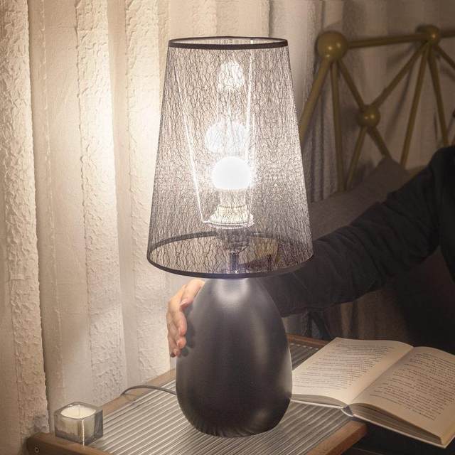 Nordic American-Style Bedroom Bedside Table Lamp Study Room Modern Simple Cozy Creative Retro Touch Bedside Table Lamp