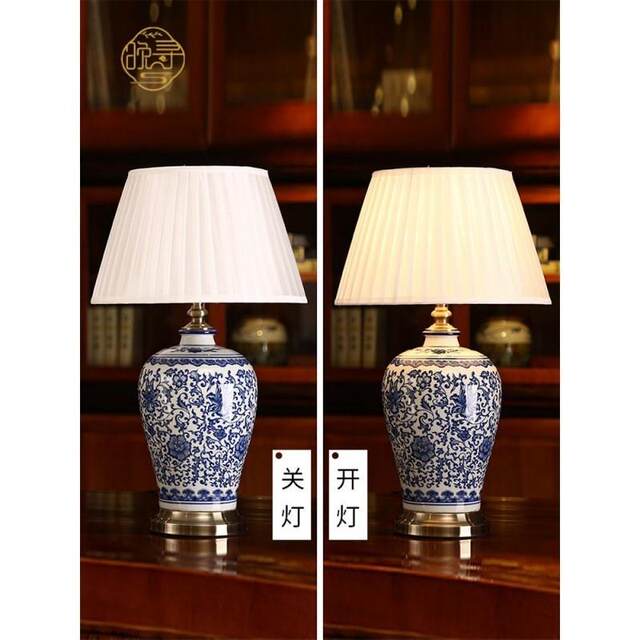 Late search for Jingdezhen blue and white porcelain Chinese retro ceramic table lamp bedroom bedside lamp new Chinese style classical living room decoration