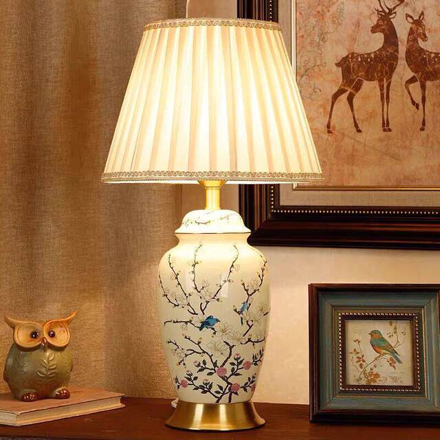 American-Style Ceramic Table Lamp Bedroom Bedside Lamp Wedding Warm Creative Nordic Light Luxury Home Living Room Lamp Simple Modern