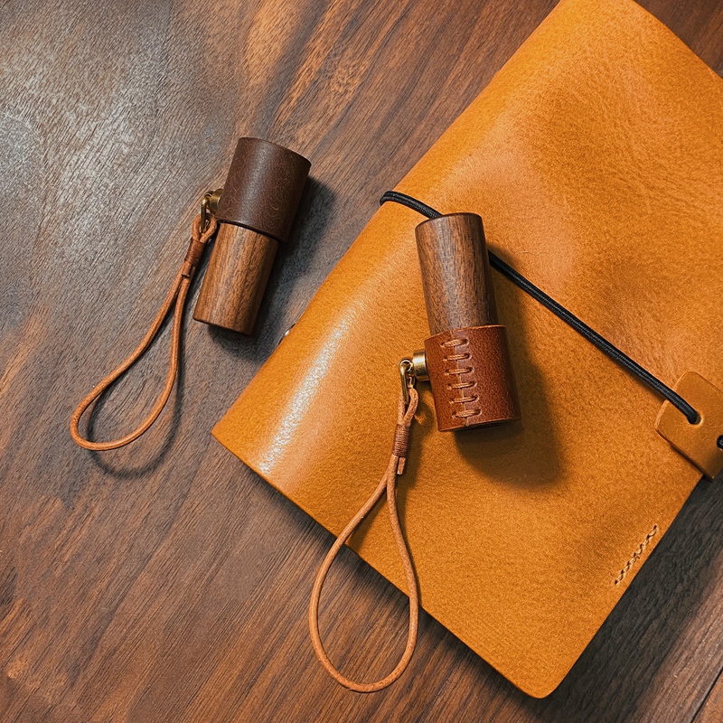 First-Layer Cowhide Bag Pendant, Floral Water Perfume Mini Spray Bottle, Mosquito Repellent Fragrance Mini Refill Bottle