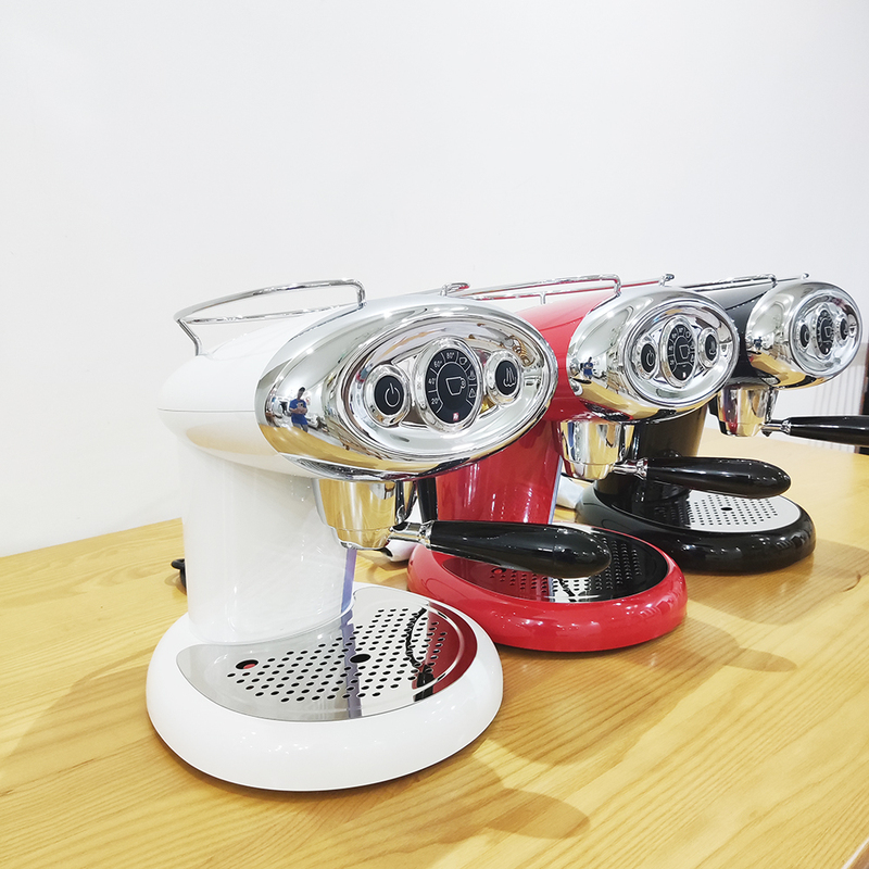 Illy X7.1 Red Illy Capsule Coffee Machine, Italian-Style Fully Automatic Small Retro Alien Design, Can Froth Milk