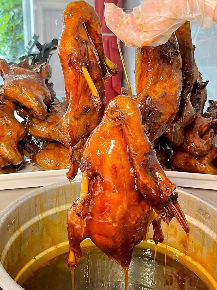 Leshan Zhao Duck Sweet Skin Duck Physical Store Straight Hair Oily Duck Vacuum Packaging Big Buddha Travel Specialty Gift Box