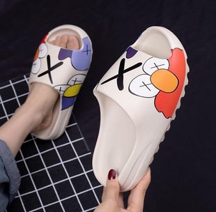 Шлепанцы женщина лето граффити творческий толстая корка прохладно шлепанцы 2020 новый корейский пара влюблённых домой шлепанцы
