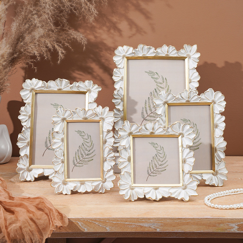 Halloween French-Style Living Room Resin Material Black and White Gold-Edged Three-Dimensional Daisy Flower-Shaped Decorative Photo Frame Halloween French-Style Living Room Resin Material Black and White Gold-Edged Three-Dimensional Daisy Flower-Shaped Decorative Photo Frame