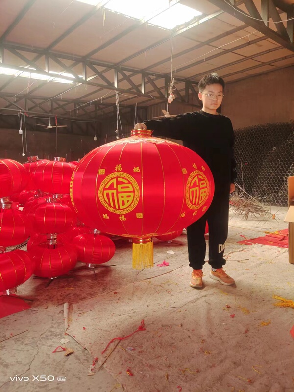 Innovative Round Iron-Mouth Silk Cloth Lanterns, Waterproof and Sun-Resistant, Red Lanterns for Outdoor Advertising, Housewarming Door Lanterns Innovative Round Iron-Mouth Silk Cloth Lanterns, Waterproof and Sun-Resistant, Red Lanterns for Outdoor Advertising, Housewarming Door Lanterns