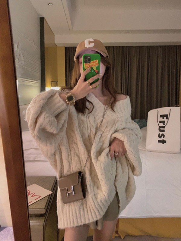High-End Lazy Style Puff Sleeve V-Neck Sweater for Women, Autumn and Winter Thickened Loose Soft Twist Knit Top High-End Lazy Style Puff Sleeve V-Neck Sweater for Women, Autumn and Winter Thickened Loose Soft Twist Knit Top
