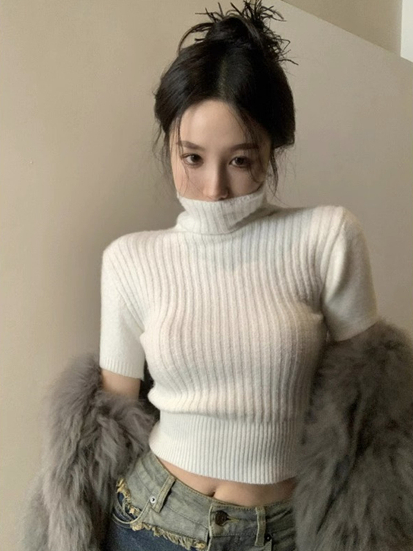 Right-Shoulder Short-Sleeved High-Neck Knitted Sweater for Women in Autumn and Winter, High-End Soft and Waxy Sweater, Waist-Cinching Short Top