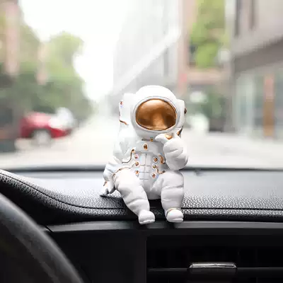 Astronaut ornaments Car ornaments Men's high-end atmospheric car dolls Car interior accessories Astronaut toys