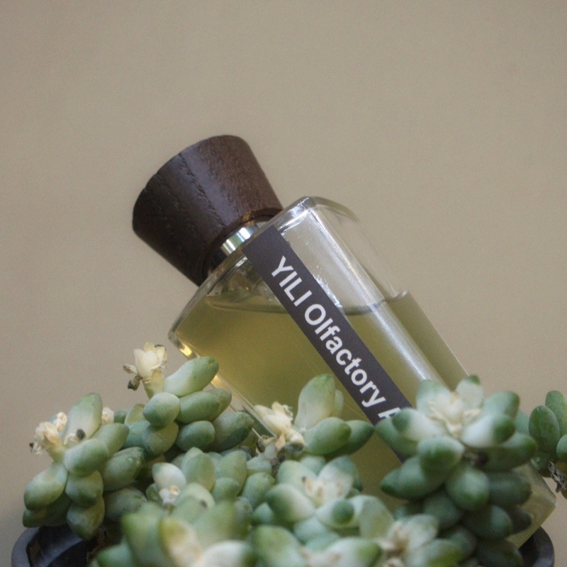 Yili's Fragrant Soft Velvet Wei Tuo Botanist Daughter Old Man Fuxi Golden Ebony Women's New Perfume Yili's Fragrant Soft Velvet Wei Tuo Botanist Daughter Old Man Fuxi Golden Ebony Women's New Perfume