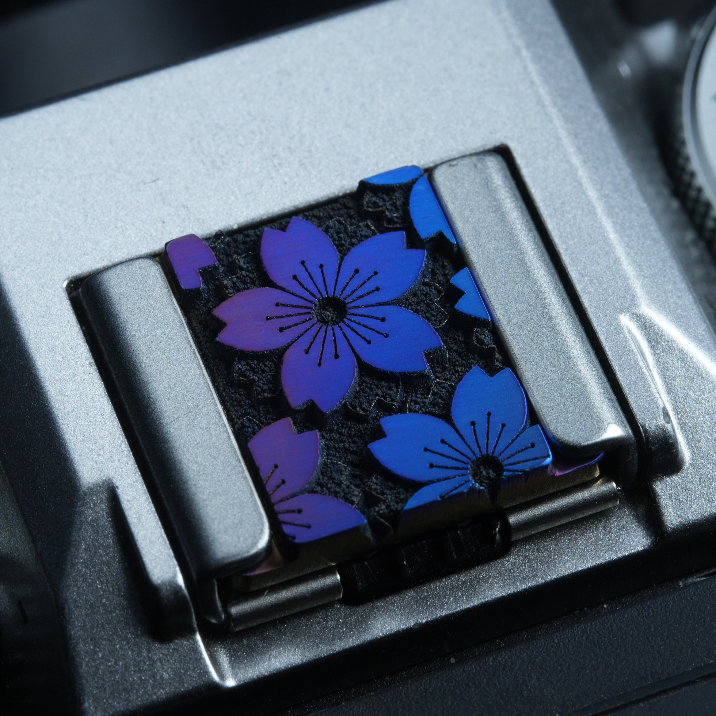 サクラカメラのホットシューカバーは、Sony A7C2、Canon、Nikon ZFC、Fuji XT50XM5ホットシュー保護カバーに適しています。