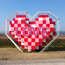 Outdoor large-scale scenic spots Internet celebrity photo check-in love shape landscape props scenic spots photo frame creative ornaments photo