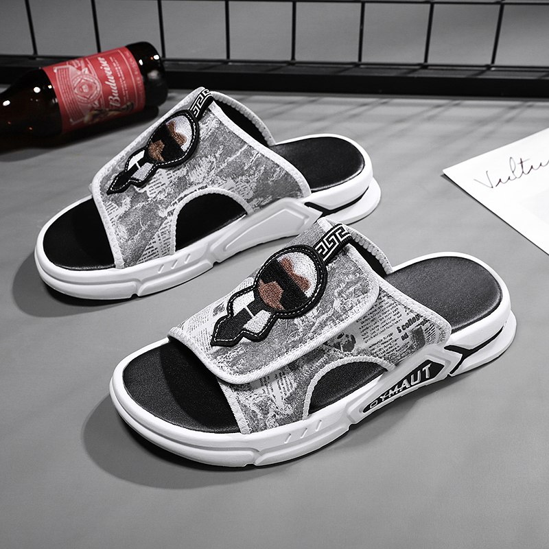 Slippers Men's Summer New Non-slip Casual Beach Shoes Outwear Trend Ins Soft Bottom Outdoor Deodorized Wear Sandals