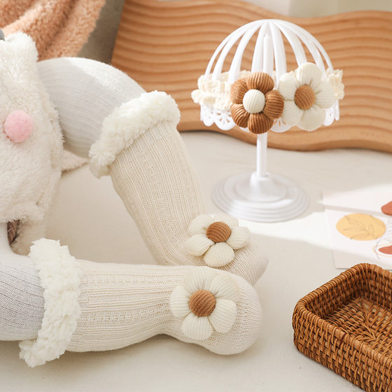 宝宝发带毛线袜子礼盒套装新生儿加厚羊羔绒袜子保暖防滑婴儿套装