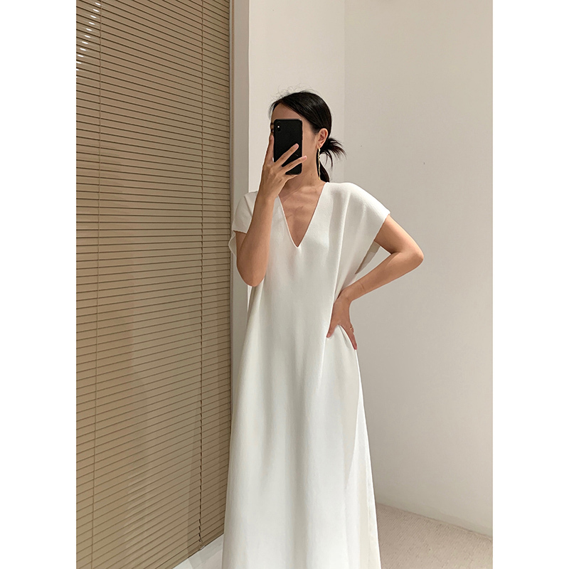 New Simple and Classic White Sleeveless V-Neck Dress for Women, Summer Thin Style, High-End Loose Long Dress for Women