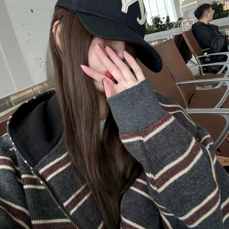 Korean Retro Color-Block Striped Hooded Sweatshirt for Women, Autumn and Winter 2026 New Style, Lazy and Relaxed Zipper Cardigan Jacket