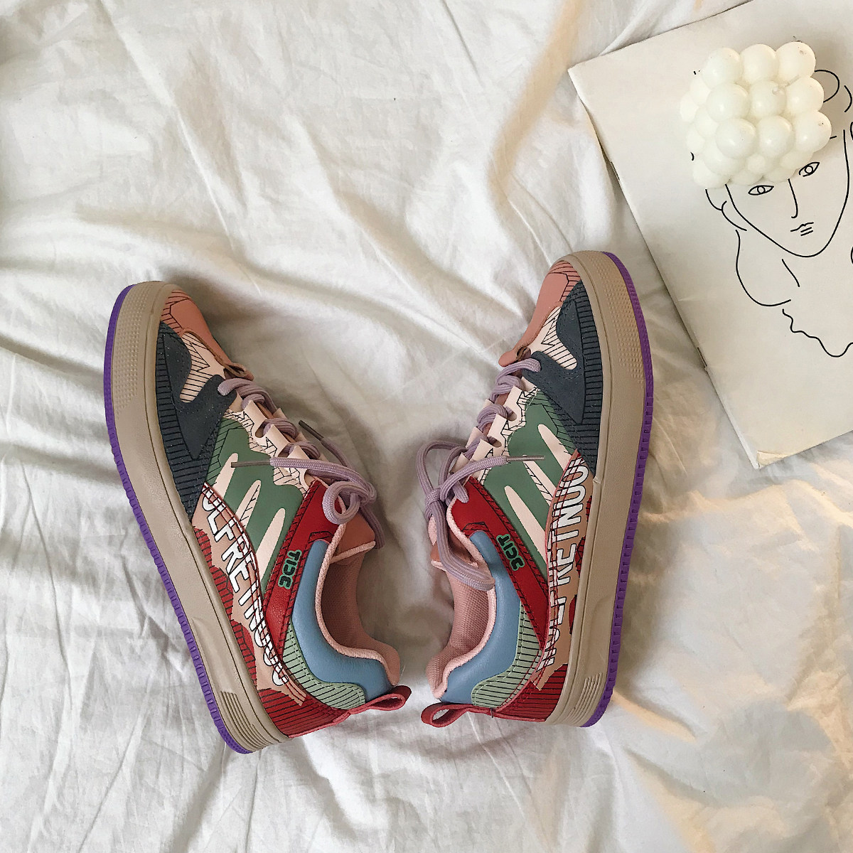 Mary Danny is good-looking and eye-catching hold different styles~ Net red popular all-match casual sports board xie female