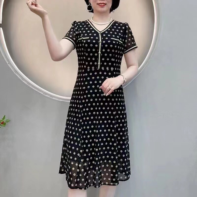 2023 Summer New Stylish and Fashionable V-Neck Short-Sleeved Dress for Women That Covers the Body and Makes You Look Slimmer, Elegant Polka-Dot Dress