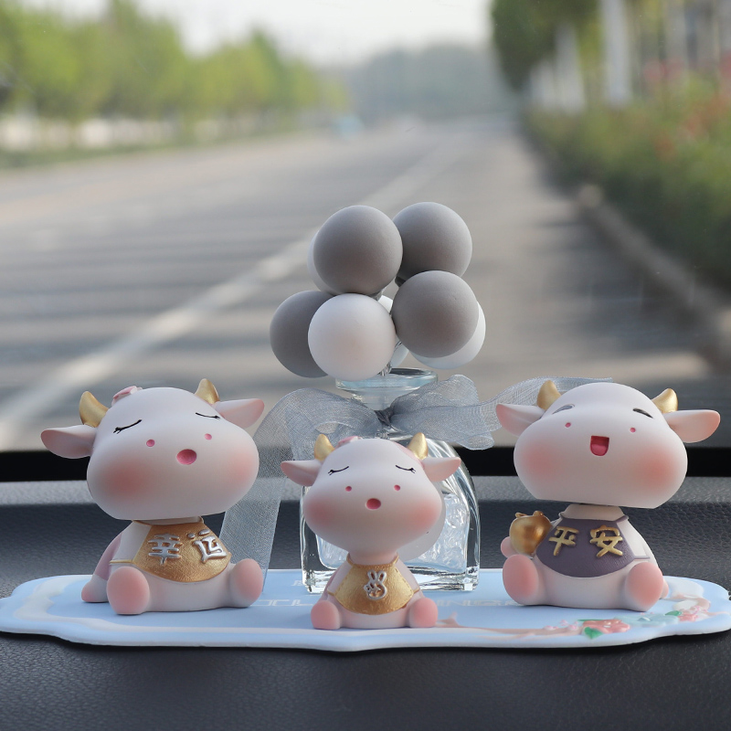 Car ornaments goddess high-end cute shaking head doll car creative center console aromatherapy perfume car interior accessories tide