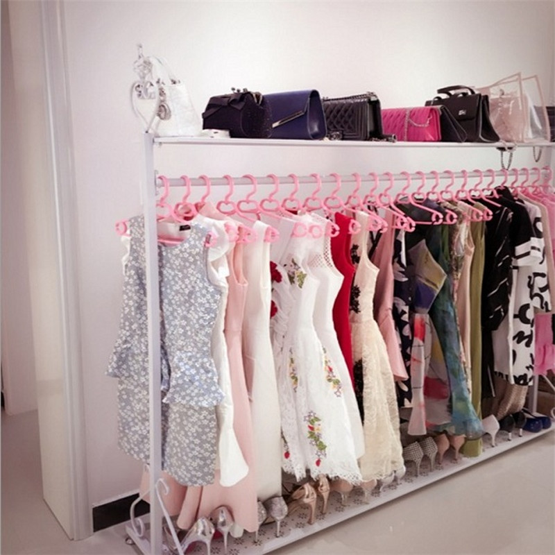 The new European style coat rack hanger is solidly implemented in the bedroom home creative clothing store simple clothes rack