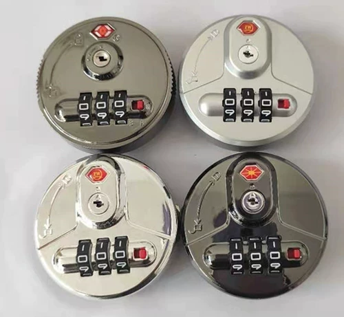 Запчасти для багажа блокируют коробку с стержней.