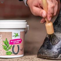 Horse hoof oil protects horses hoofs and prevents cracking. Horse health care protects horse hoofs. 2 5L hoof cream.
