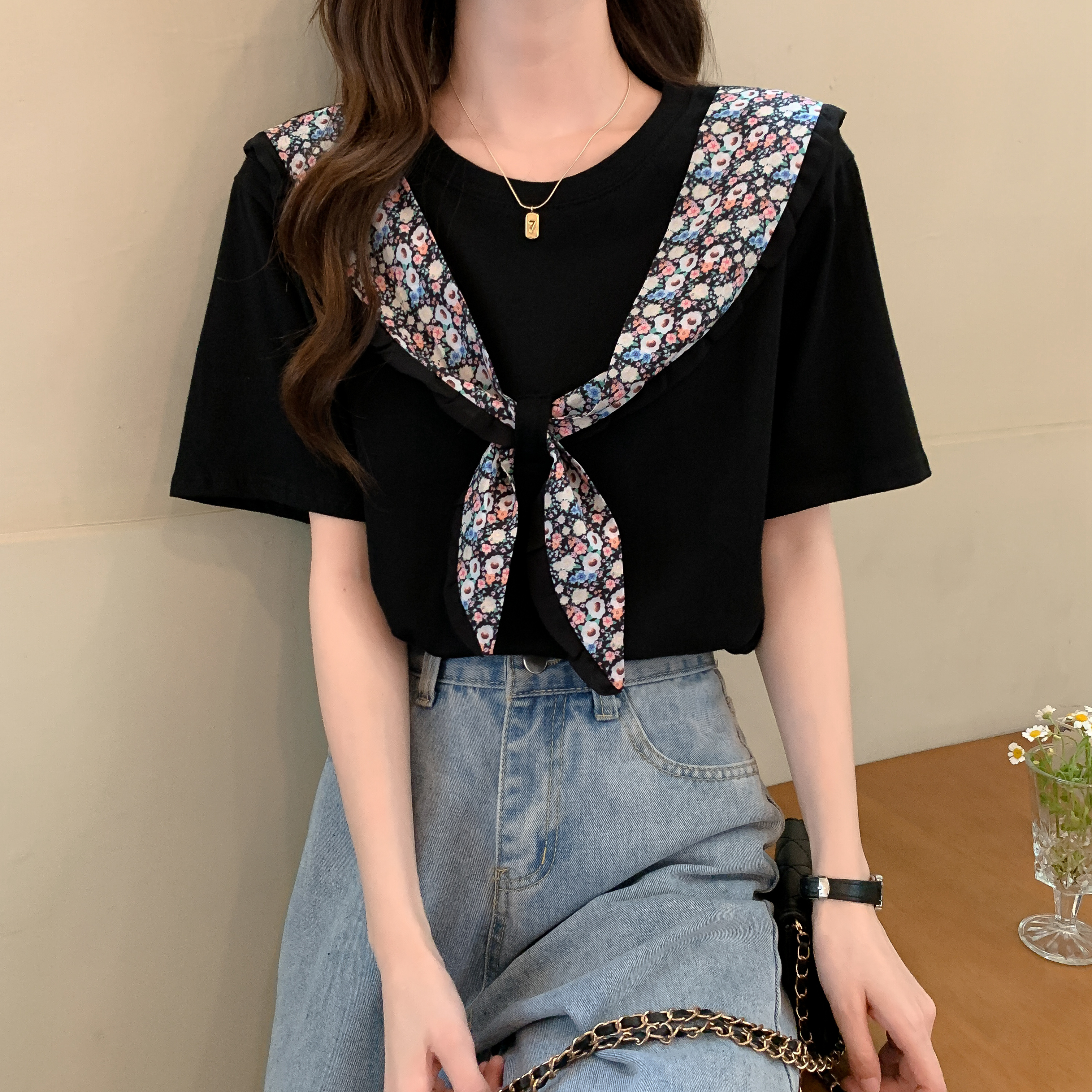 Large size women's clothes design sensitive flowers and false two pieces of thin T-shirt butterfly tie with a coat