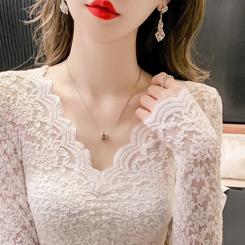 2024 Spring and Autumn New Style White V-Neck Sexy Lace Base Shirt for Women, Long Sleeve Fashionable Hollow Out Top