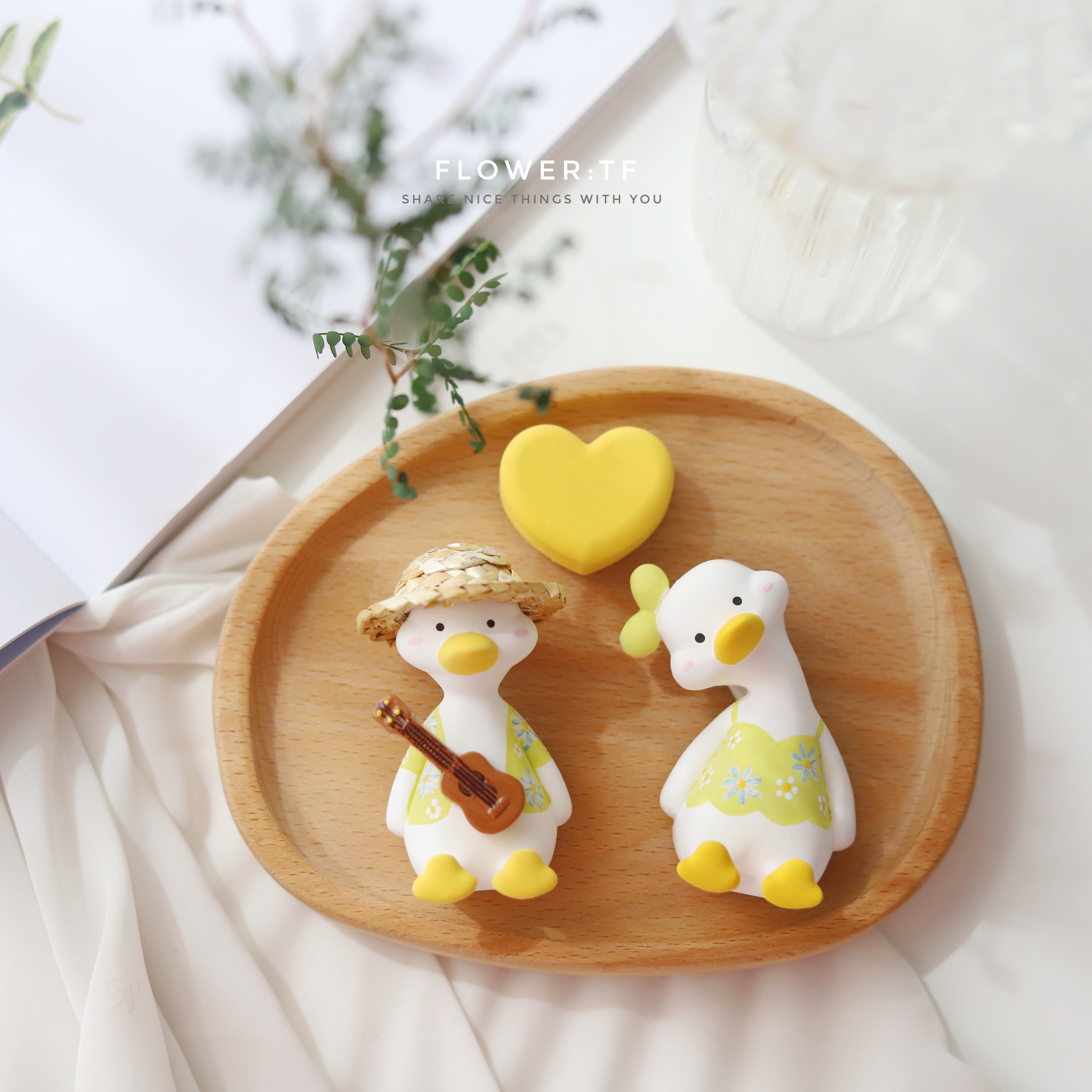 Mercedes-Benz BMW car perfume high-value car decoration ukulele fat duck car high-end decoration car diffuser stone