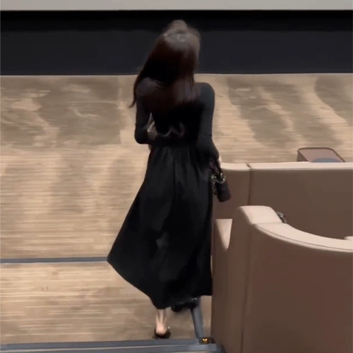 Весеннее трикотажное трикотажное платье, длинная юбка, французский стиль, 2024 года, подходит для подростков, изысканный стиль