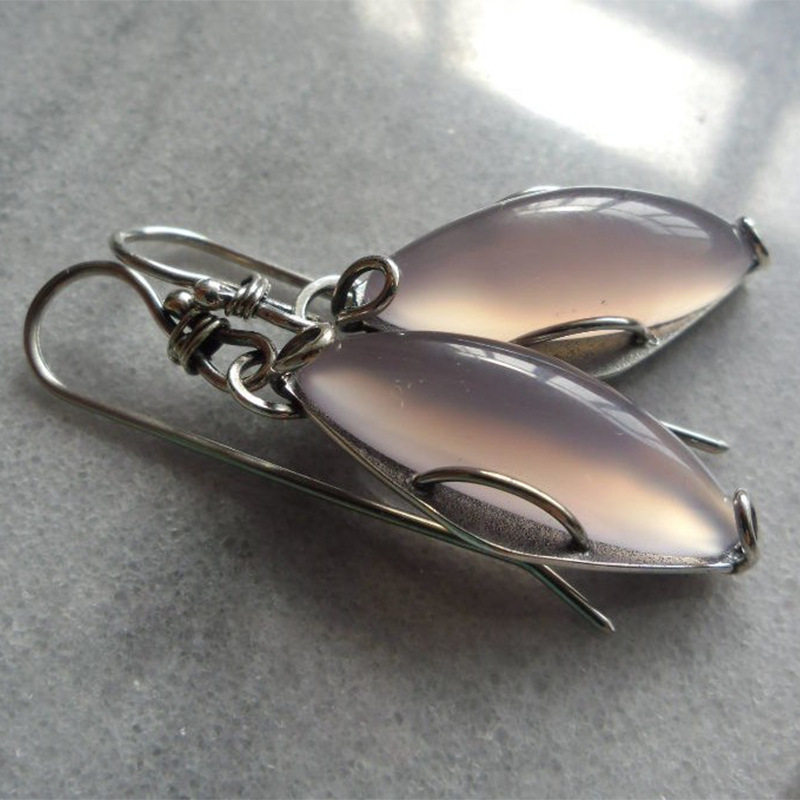 Minimalist Teardrop Earrings with Inlaid Pink Crystal Jade Vintage Western Style Jewelry。