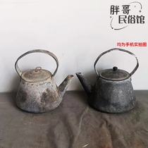 Old-style aluminum kettle Old objects Folklore old cargo kettle in the 1970s and 1980s Kettle Farmer House Decoration