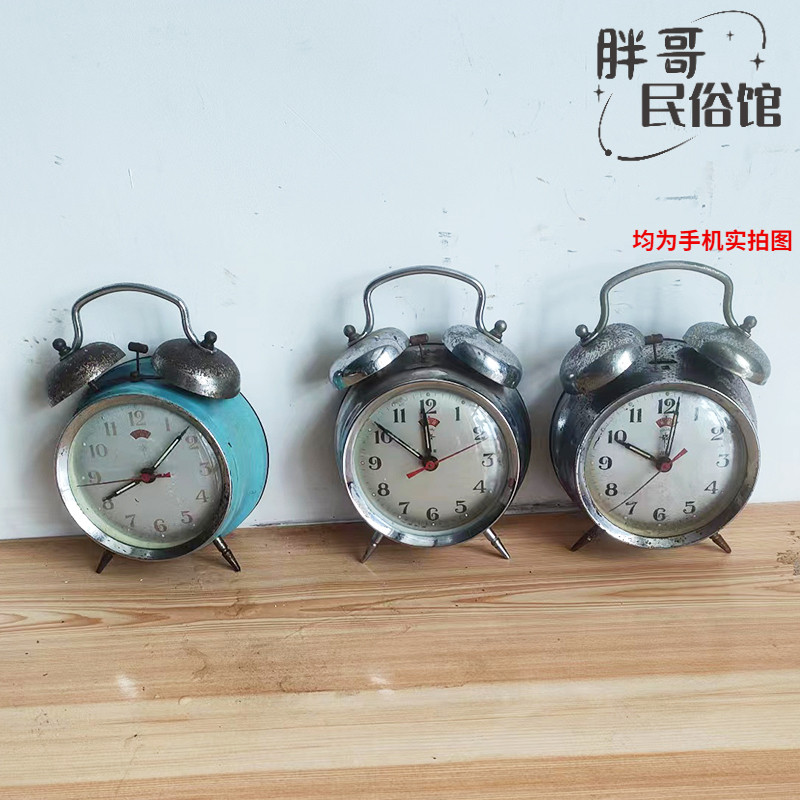 Old-fashioned small alarm clock folk mechanical alarm clock old Shanghai objects Antiquities Collection decoration