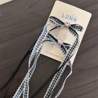 Узел из черной клетчатой ленты