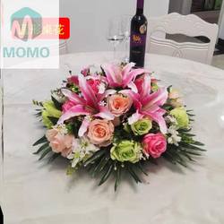 Flowers in the middle of the large dining table, floral arrangements, restaurant table flowers, high-end table flowers, table center flowers, silk flowers, private rooms, artificial flowers