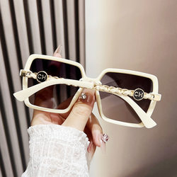 Banana guest 2025 New arrival Tweed Style Accessible Luxury Fashion sunglasses female Fancy Easiest for match polarized sunglasses female large frame