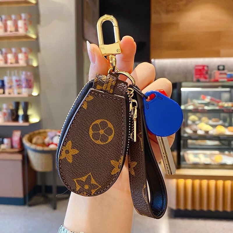 Suitable for Lv Unboxing, Cow Pendant, Mahjong Bag, Toiletry Bag, Sesame Street Pendant, Vintage Car Keychain, Backpack