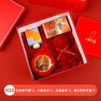 Красное полотенце, мыло, крем для рук, с медвежатами