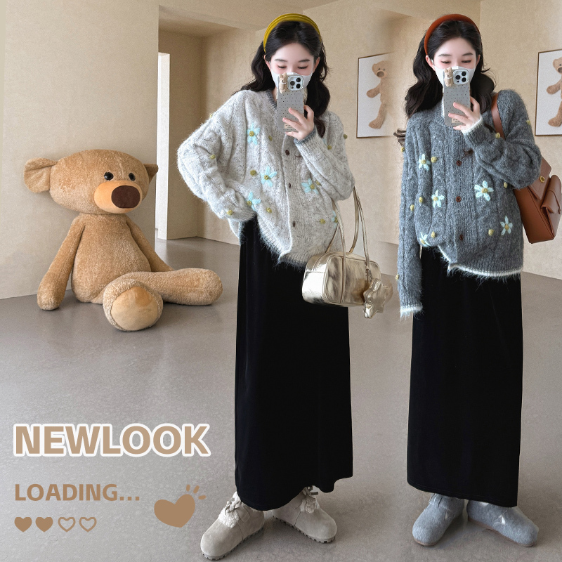Pregnancy Wear Maternity Clothing Autumn and Winter Outfit Set 2026 New Embroidered Floral Knitted Sweater Top + Skirt