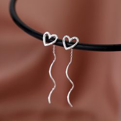 여성을위한 고급 진정한 새로운 사랑 술 Tassel Earrings, 간단하고 단순하고 신선한 하트 모양의 귀걸이, 가벼운 고급 귀걸이