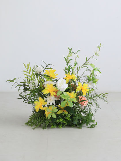 Wedding forest floral scene layout ox horn arch wedding floor flower decoration simulated floral engagement layout