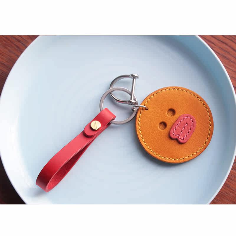 Sari chicken creative custom handmade cow leather retro car key button multifunction cute hanging decoration horseshoe buckle