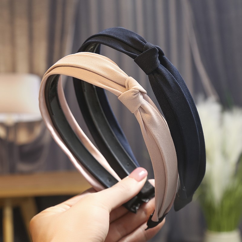 Hair hoop hair hoop female summer pressing hair clip hair bundle simple temperament French retro with teeth non-slip solid color headwear headband