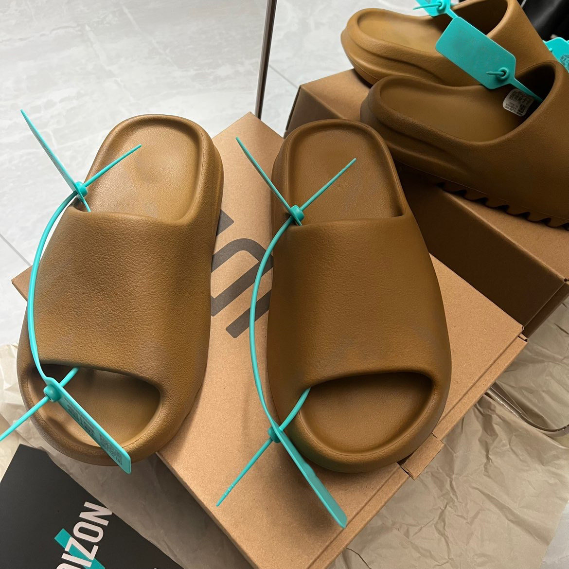 High version of stepping on the feeling coconut slippers male yezi yeezy over poison summer outdoor couple beach sandals female