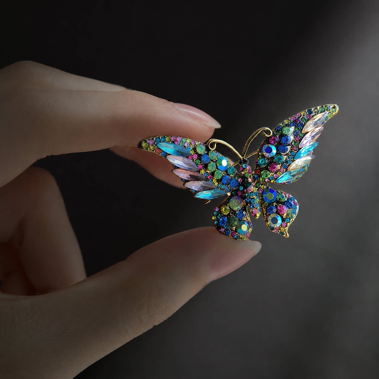 "Neon Butterfly Wings" Full Diamond Butterfly Brooch: Exquisite, High-Value, and Sophisticated with a Colorful Full Diamond Butterfly Pin