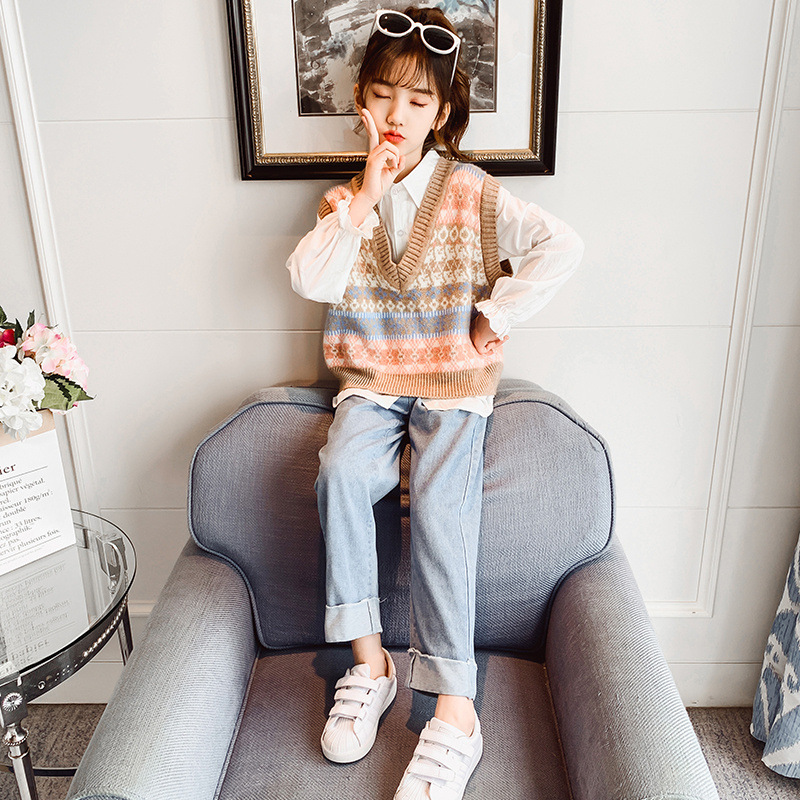 Girls' autumn and winter suits 2022 new western style middle-aged children's casual girls' knitted sweaters vest children's three-piece group tide