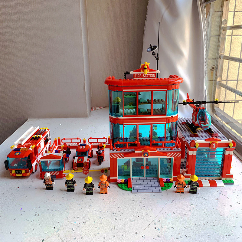 Fire truck assembly toy 119 ladder rescue model parking lot Lego boy Children's Day gift 8 years old