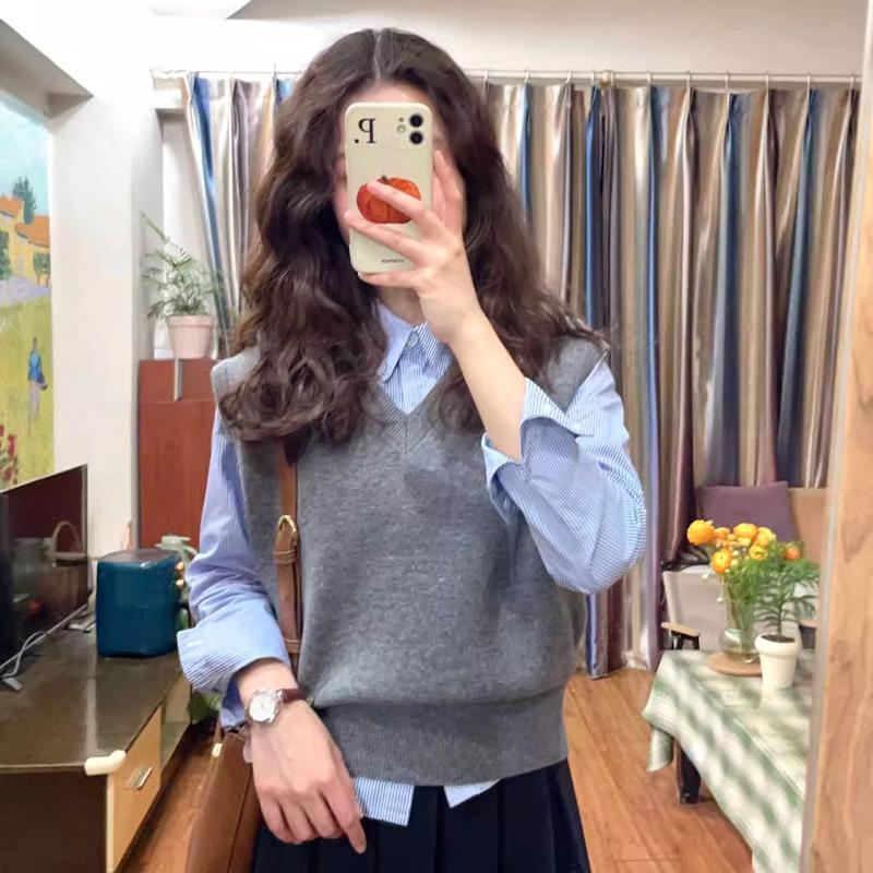 Gray V-Neck Knitted Vest for Women in Autumn and Winter, Suitable for Petite Figures, Layered Sweater, Short Sleeveless Top