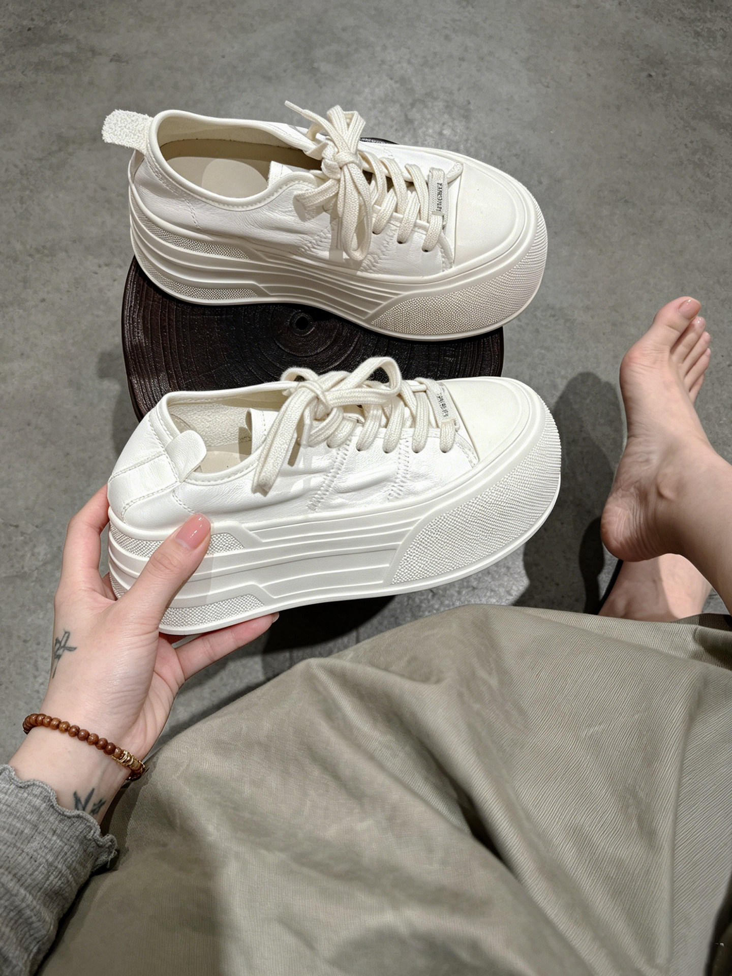 7cm Height-Increasing Thick-Soled White Sneakers for Women, 2026 New Lace-Up Platform Versatile Casual Shoes for Petite Individuals