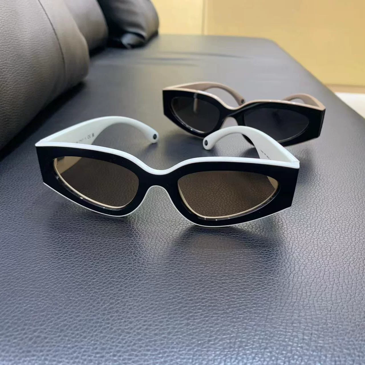 Очки солнцезащитные Xiaoxiang Home 6056 Cat Eyes Tea Color линзы узкая рамка женские корейская версия 24SS рама Panda Черный и белый